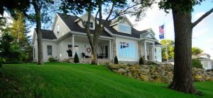 Lakefront Cliff Dweller