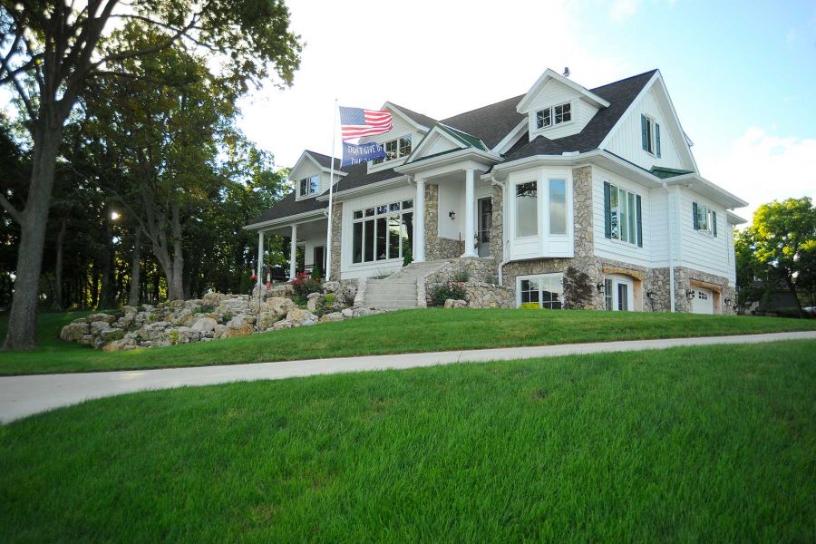 Lakefront Cliff Dweller